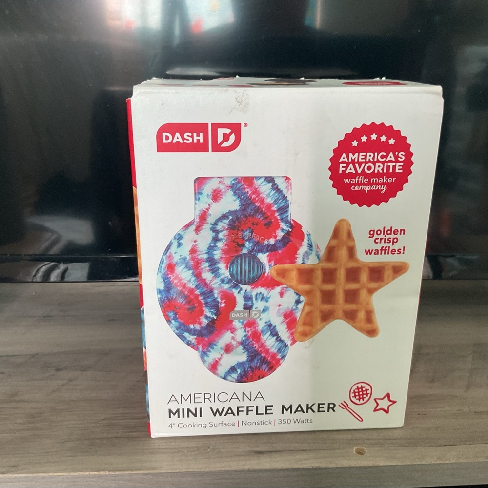Dash Mini Star Waffle Maker